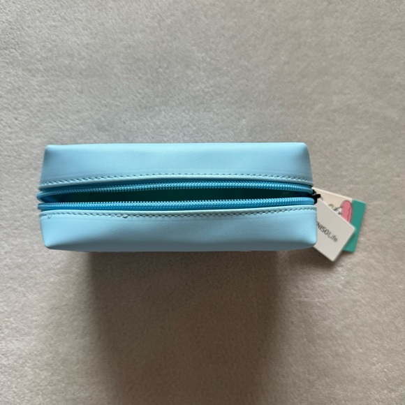 Miniso Snoopy Summer Travel Collection Cosmetic Bag - Picture 9 of 12